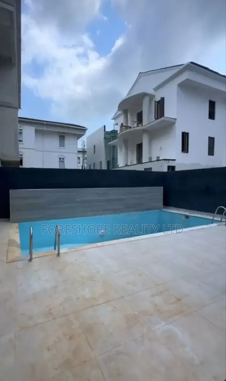 4bdrm Duplex in Banana Island for sale