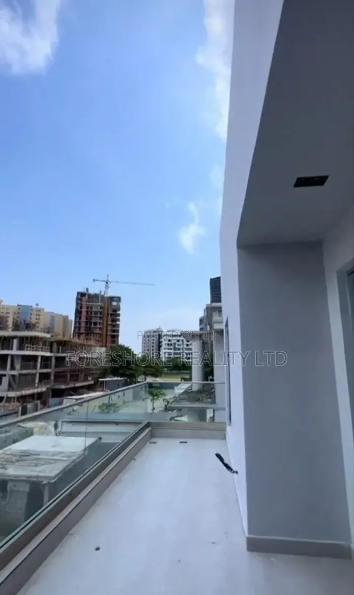 4bdrm Duplex in Banana Island for sale