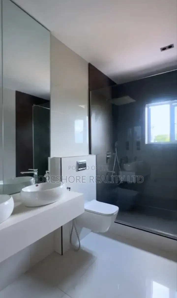 4bdrm Duplex in Banana Island for sale
