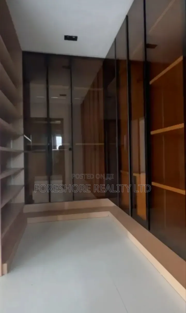 4bdrm Duplex in Banana Island for sale