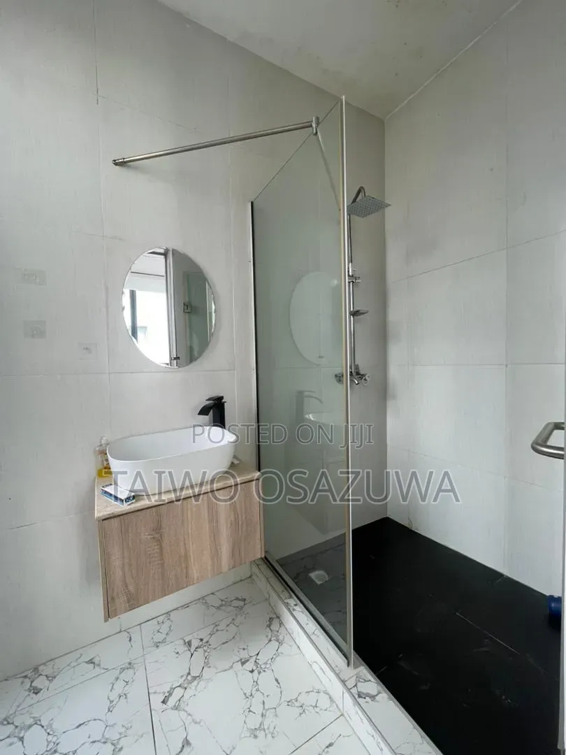 2bdrm Apartment in Chevron, Lekki. for rent