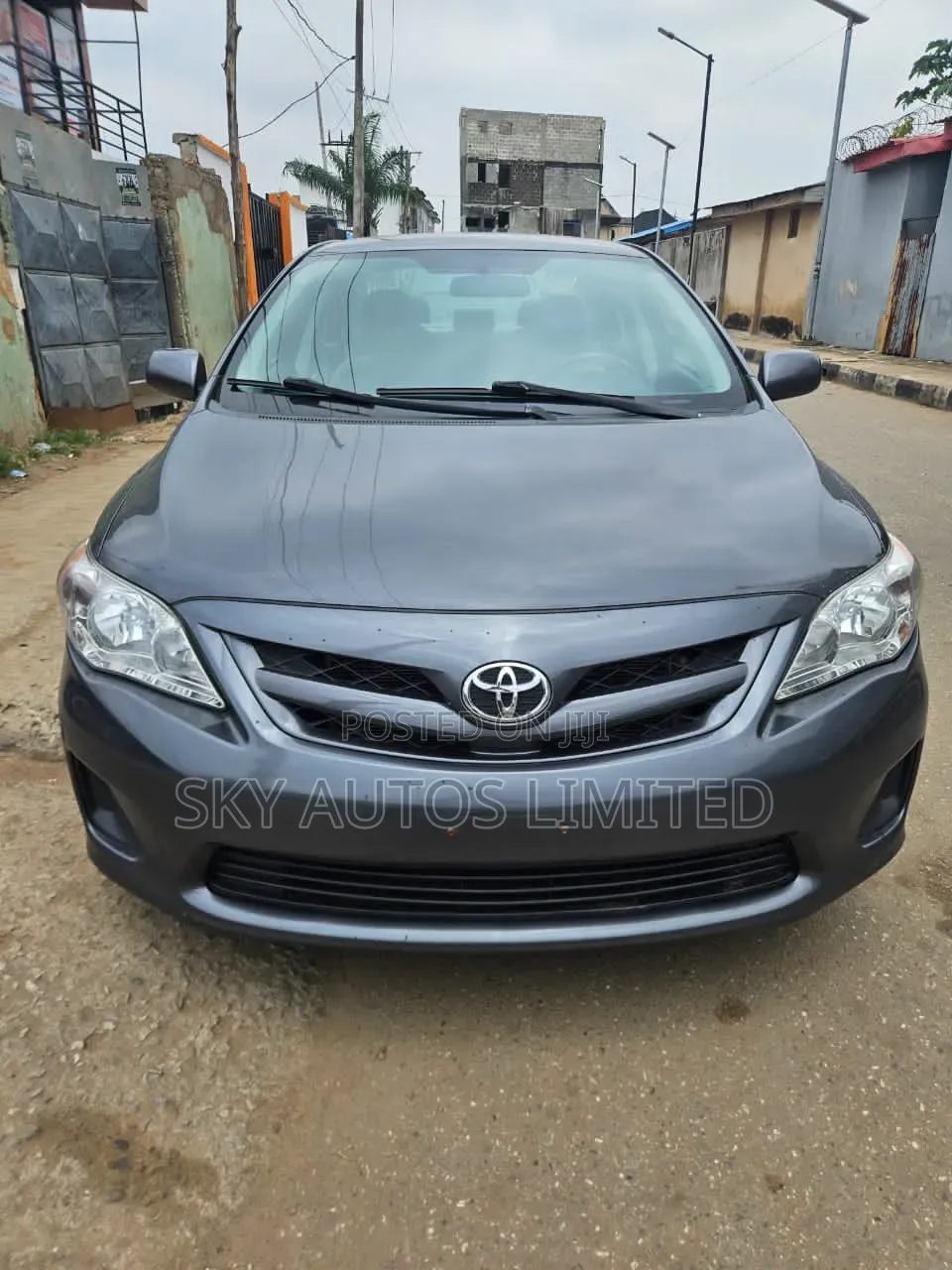 Toyota Corolla LE 4dr Sedan (1.8L 4cyl 4A) 2011 Gray