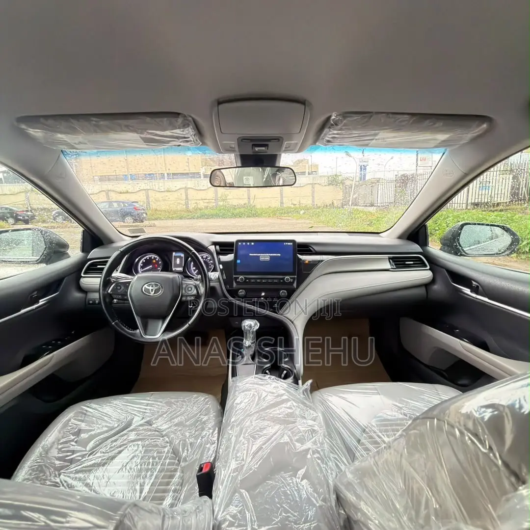 Toyota Camry SE FWD 2020 Gray