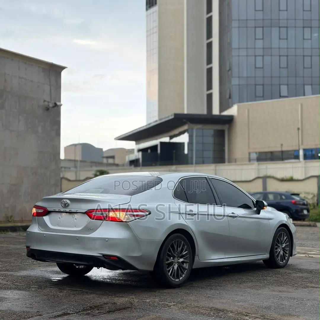 Toyota Camry LE (2.5L 4cyl 8A) 2019 Silver
