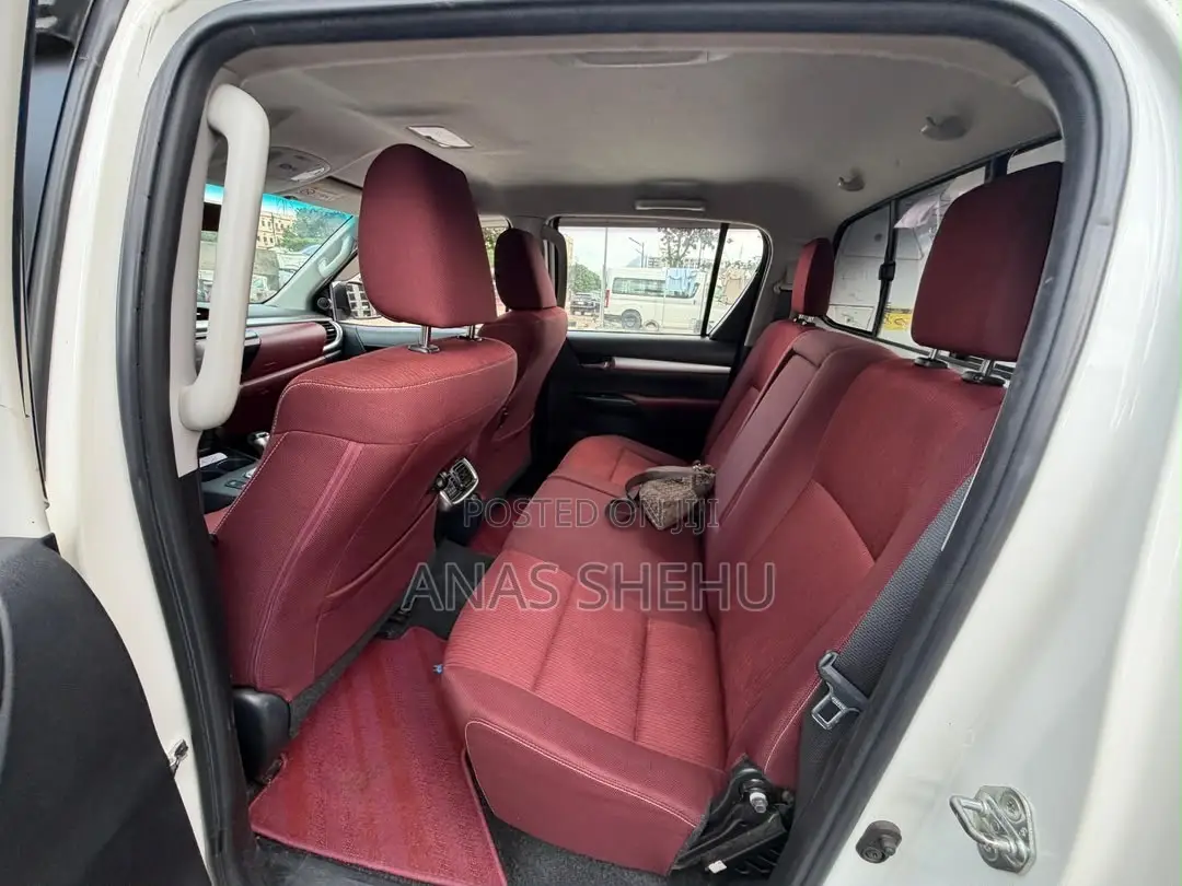 Toyota Hilux 2020 White