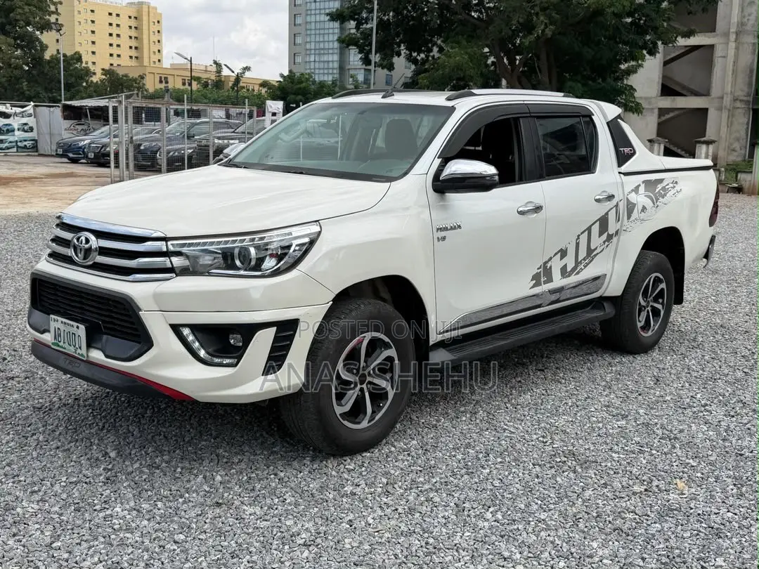 Toyota Hilux 2020 White