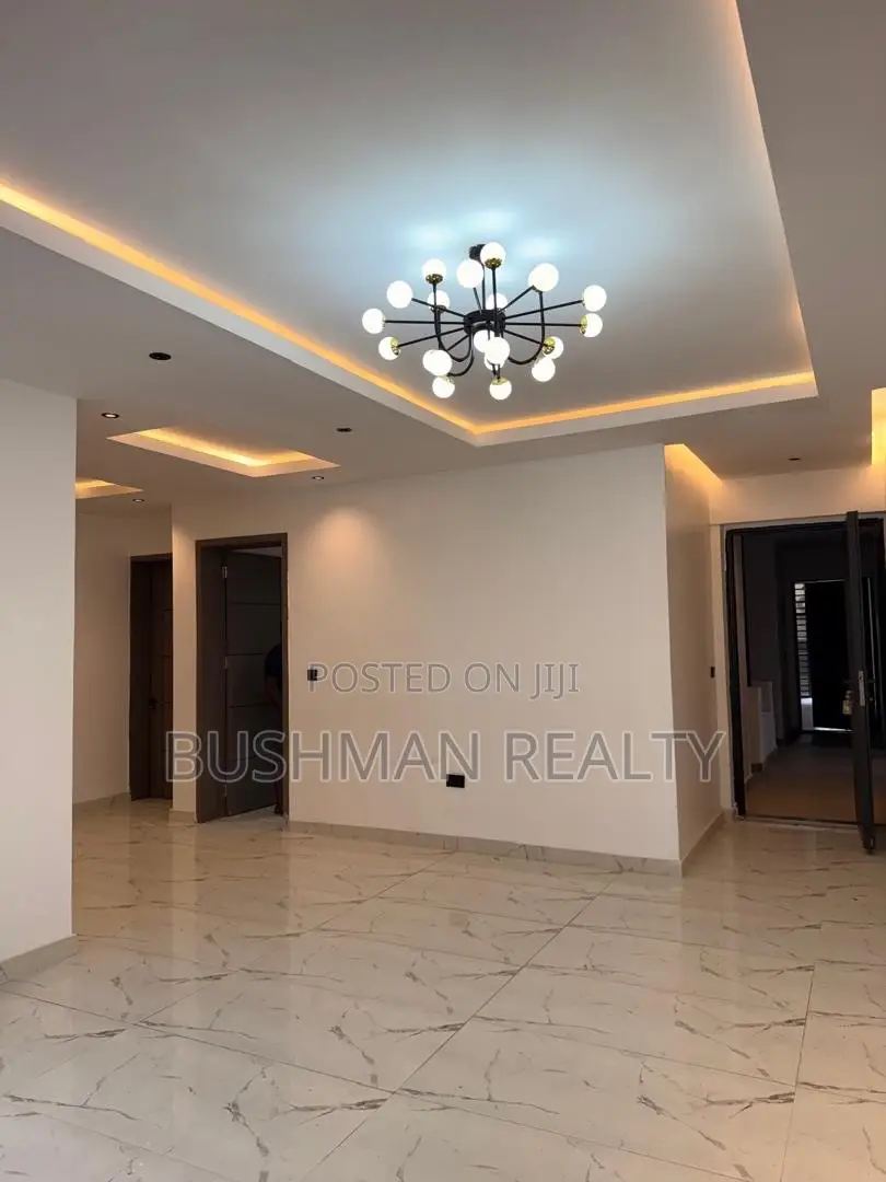 2bdrm Apartment in Lekki Phase 1 for rent