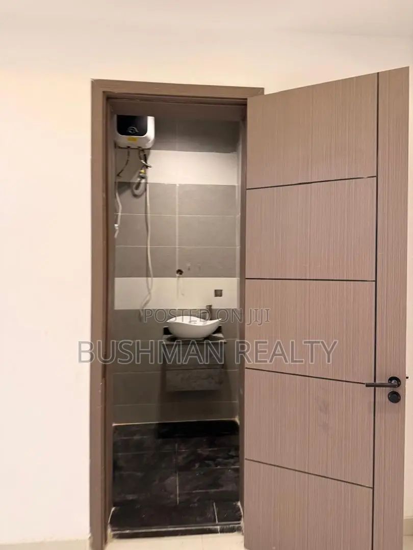 2bdrm Apartment in Lekki Phase 1 for rent
