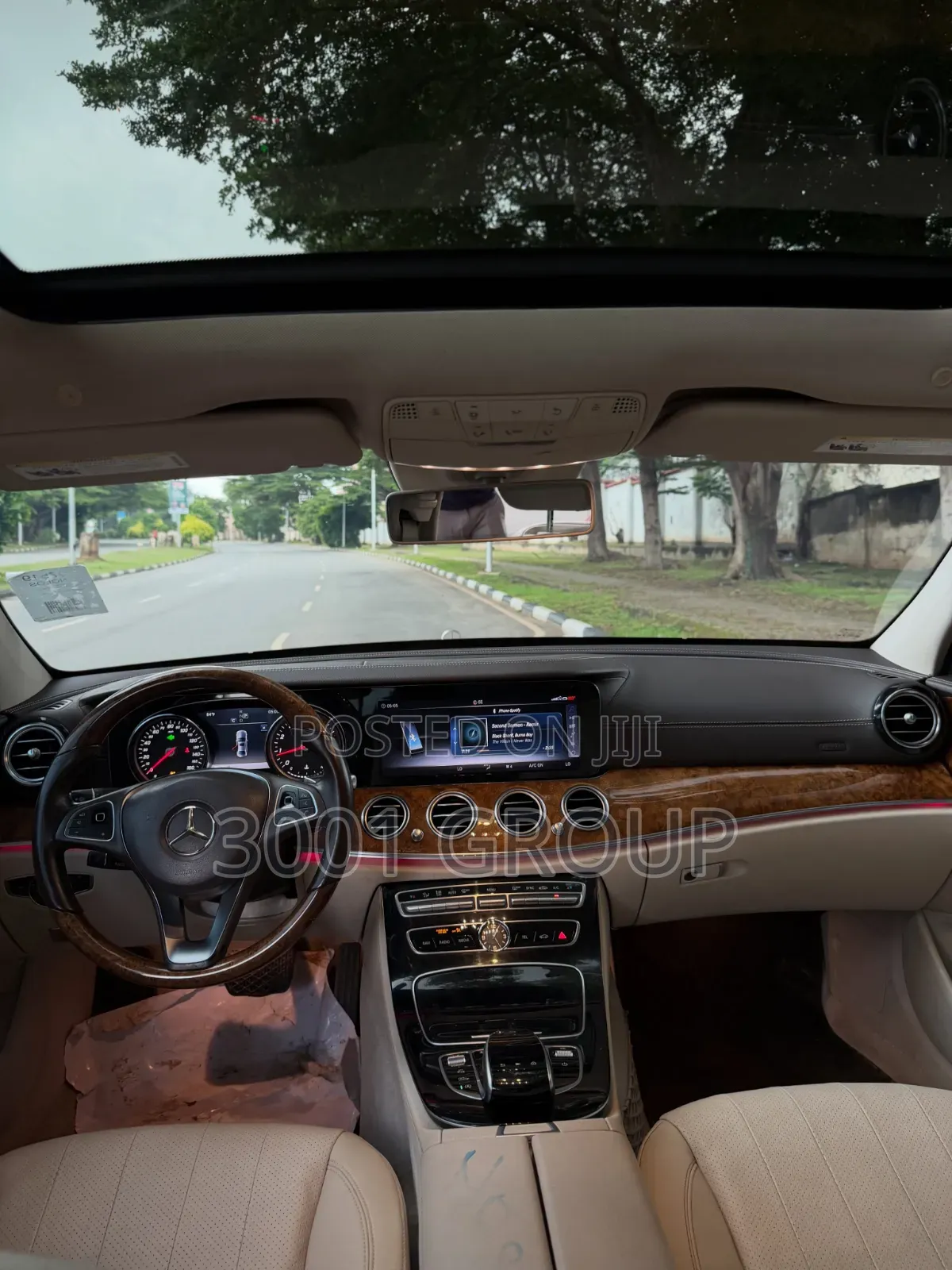 Mercedes-Benz E300 2018 Red