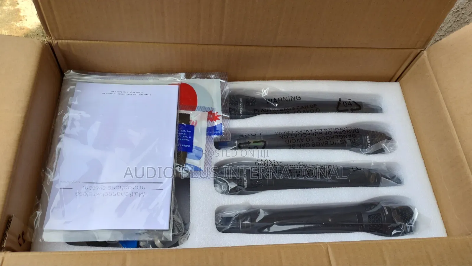 SIKETEER S 4600 4in 1 Professional UHF Wireless Cardiod Microphone