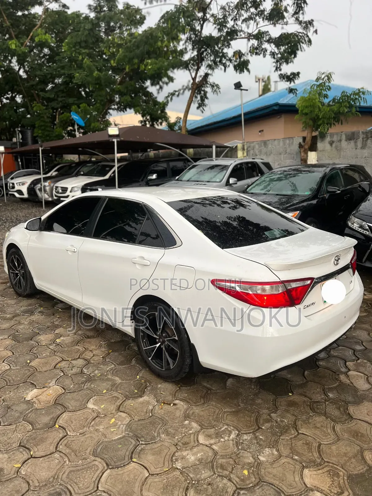 Toyota Camry LE 4dr Sedan (2.5L 4cyl 6A) 2015 White
