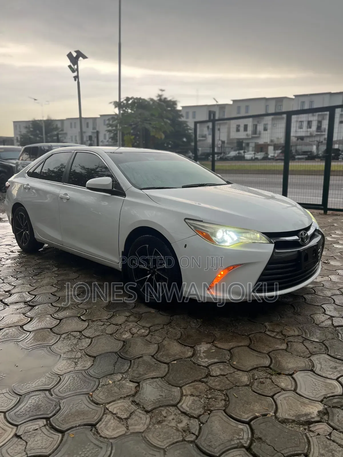 Toyota Camry LE 4dr Sedan (2.5L 4cyl 6A) 2015 White
