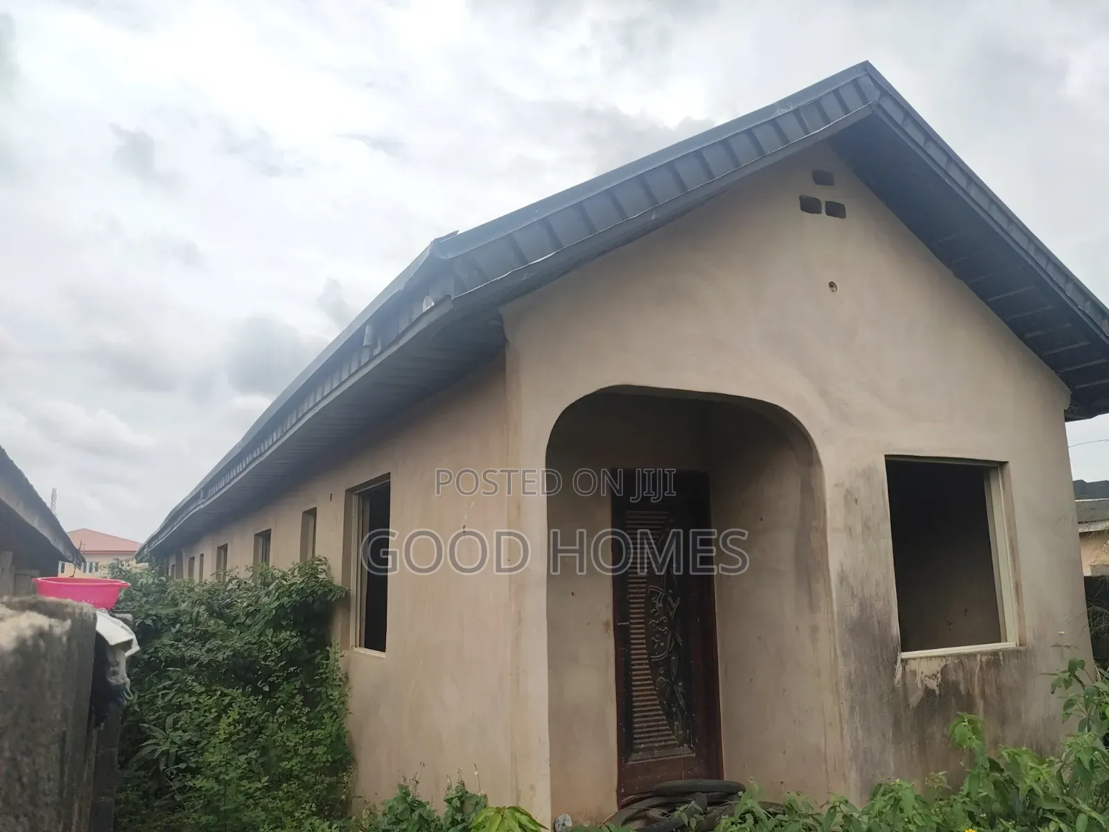 20bdrm Block of Flats in Igando for sale