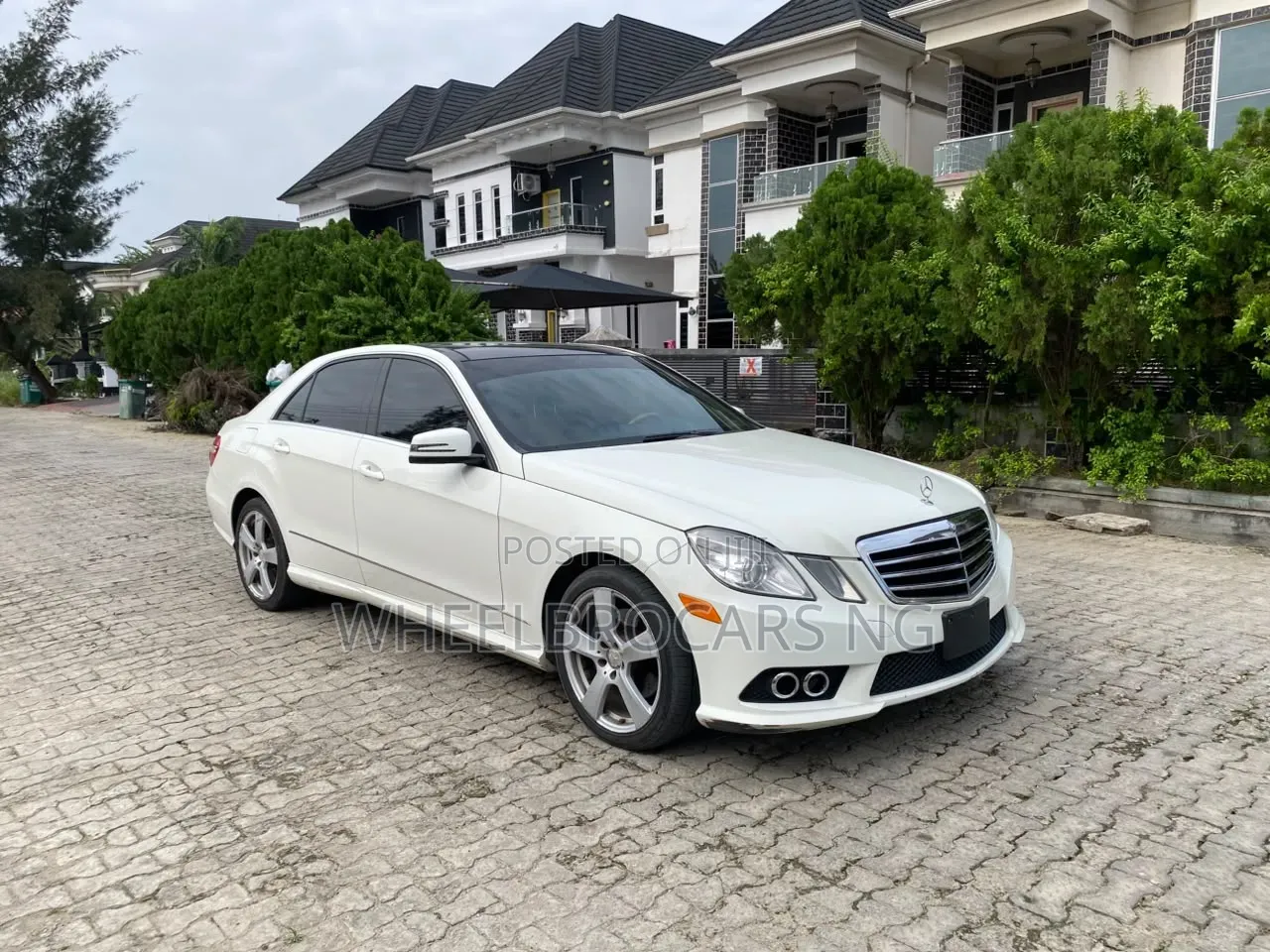 Mercedes-Benz E350 Base 4Matic Sedan AWD (3.5L 6cyl 7A) 2010 White
