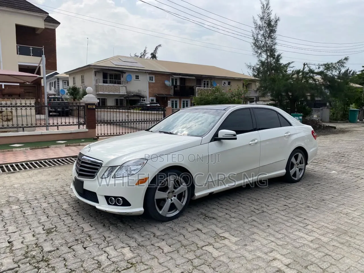 Mercedes-Benz E350 Base 4Matic Sedan AWD (3.5L 6cyl 7A) 2010 White