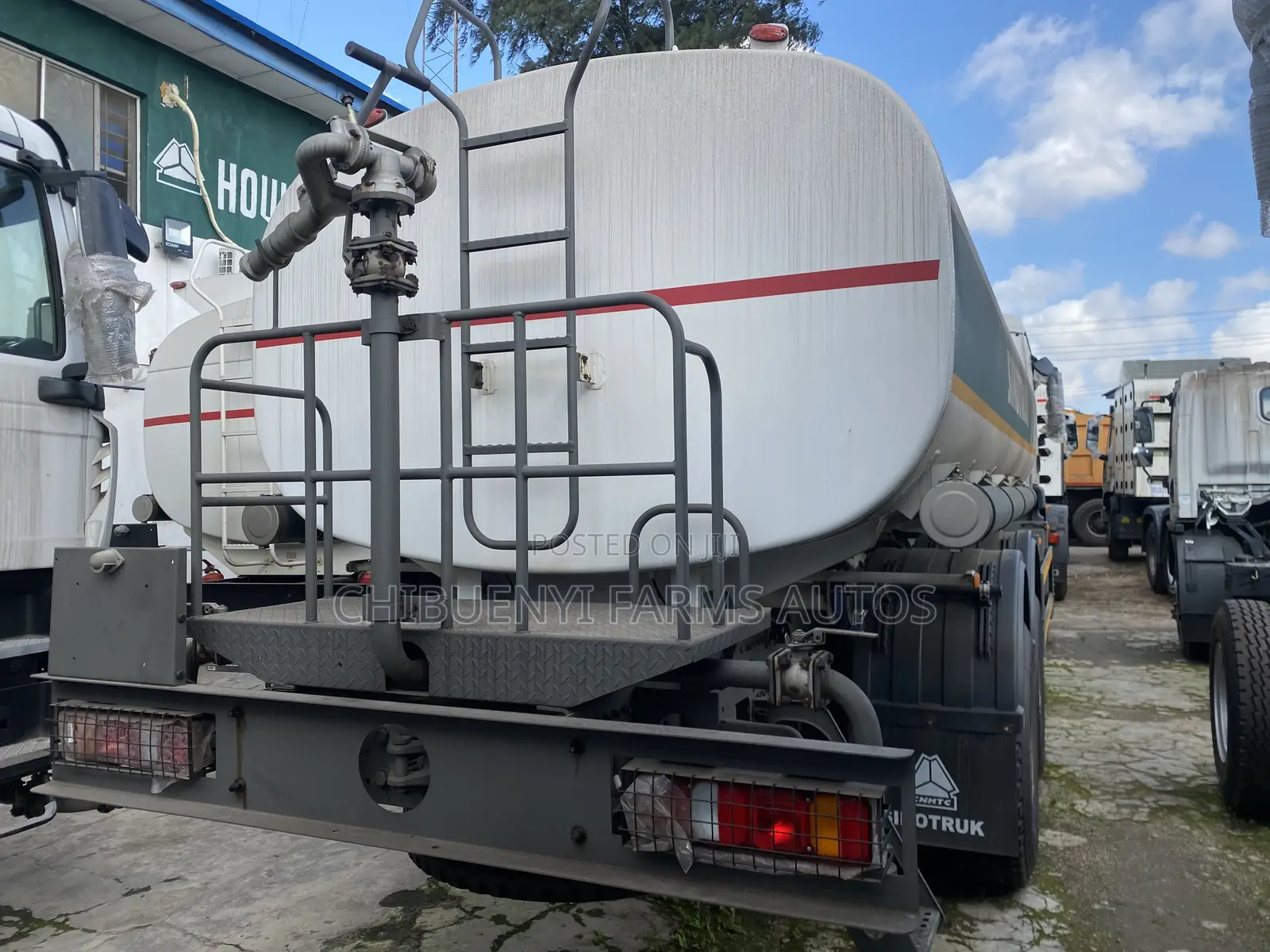 Howo Tx-300 Water Tanker 25k Liters