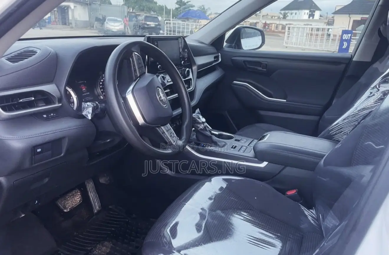 Toyota Highlander LE FWD 2020 White