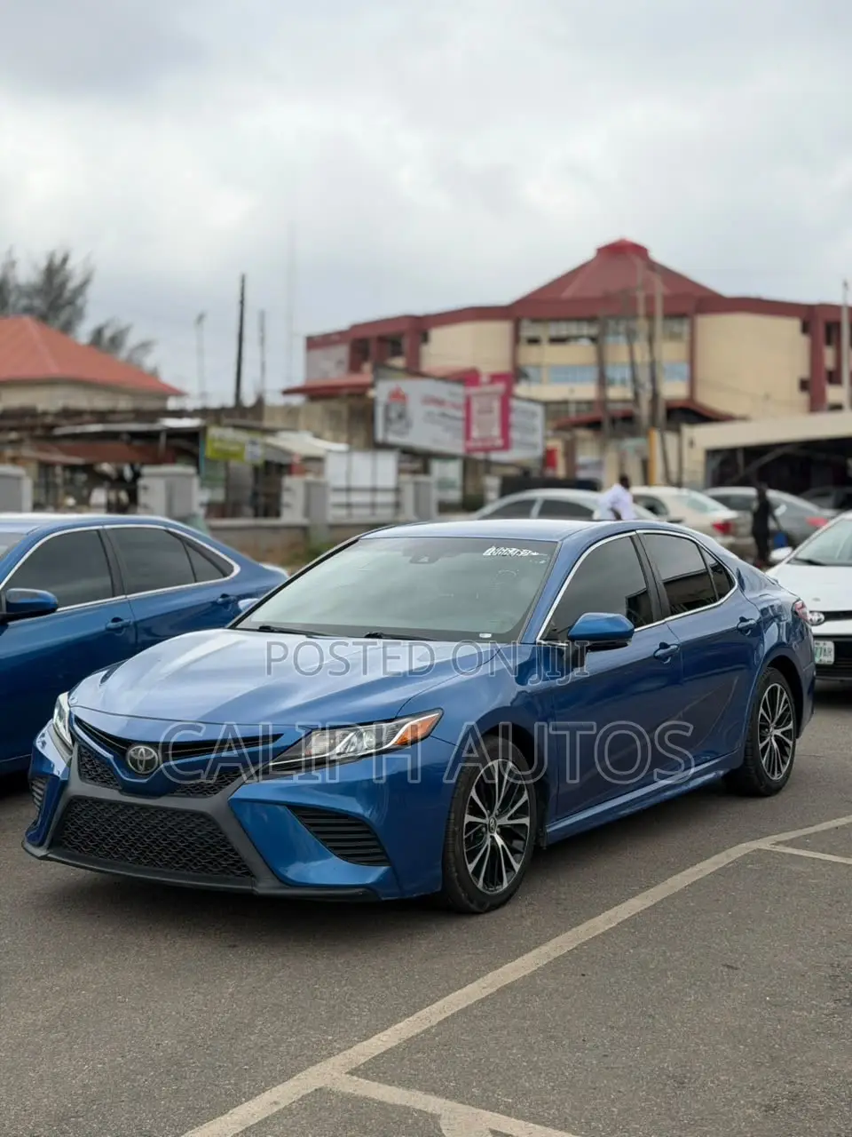 Toyota Camry SE (2.5L 4cyl 8A) 2019 Blue