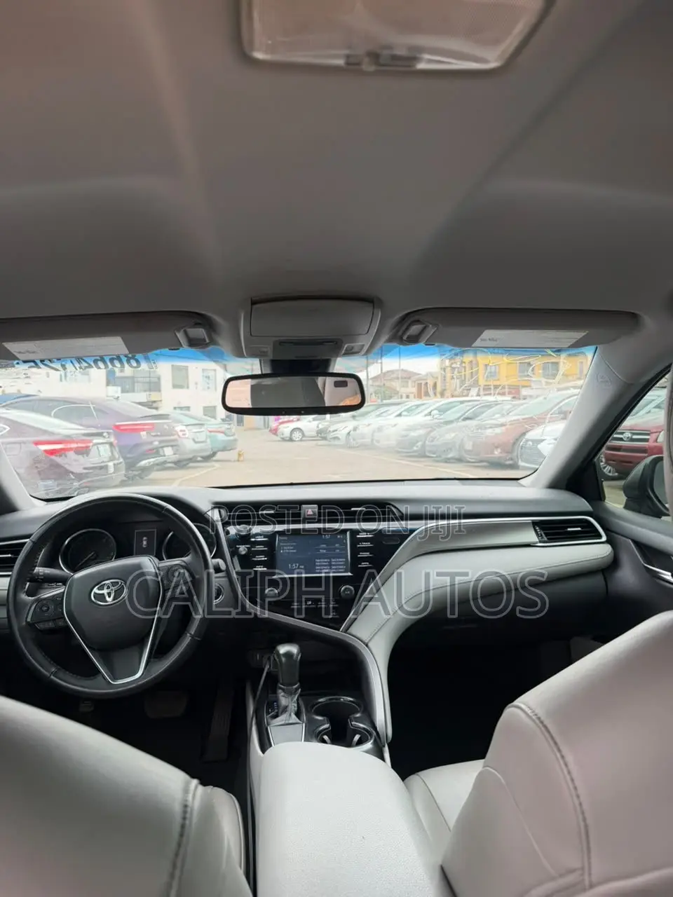 Toyota Camry SE (2.5L 4cyl 8A) 2019 Blue