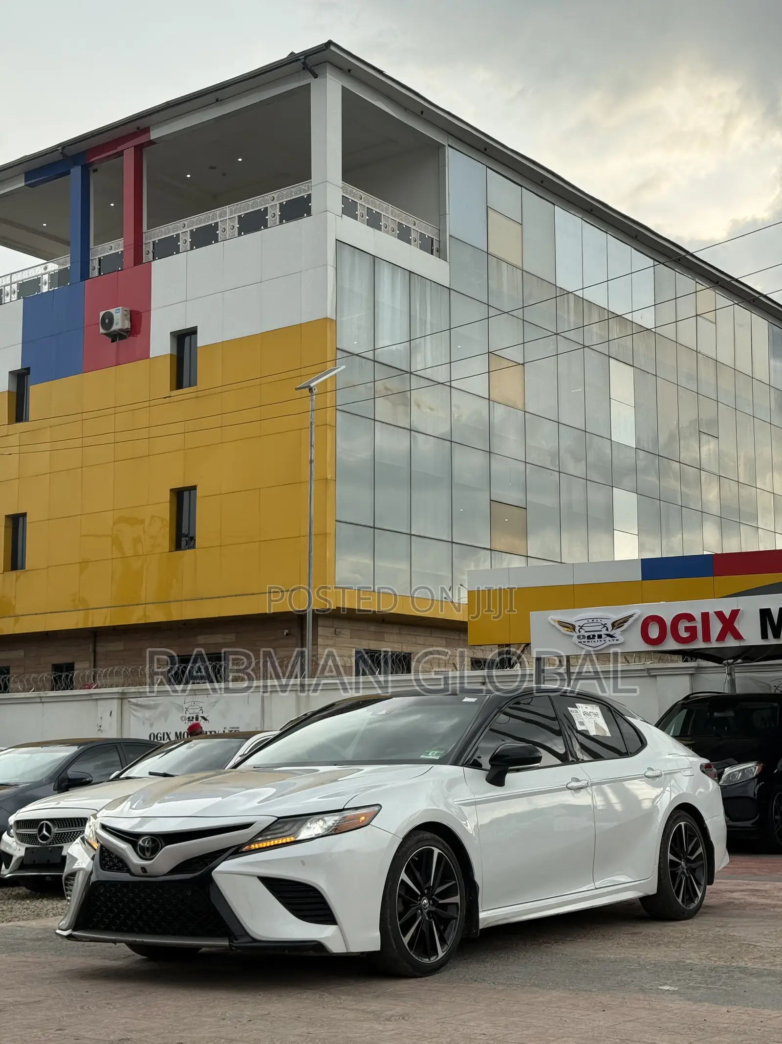 Toyota Camry XSE V6 FWD (3.5L 6cyl 8AM) 2018 White