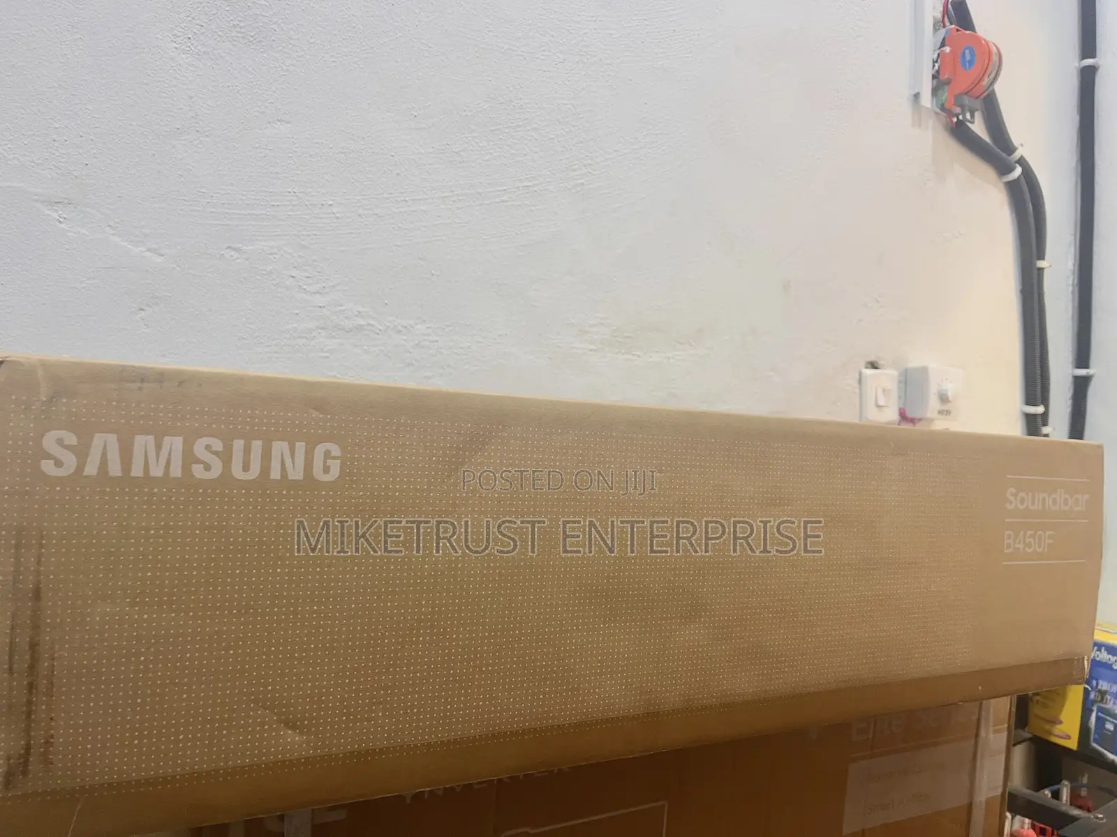 300 Watts Samsung C450F Soundbar Wireless Subwoofer. Purified Sound