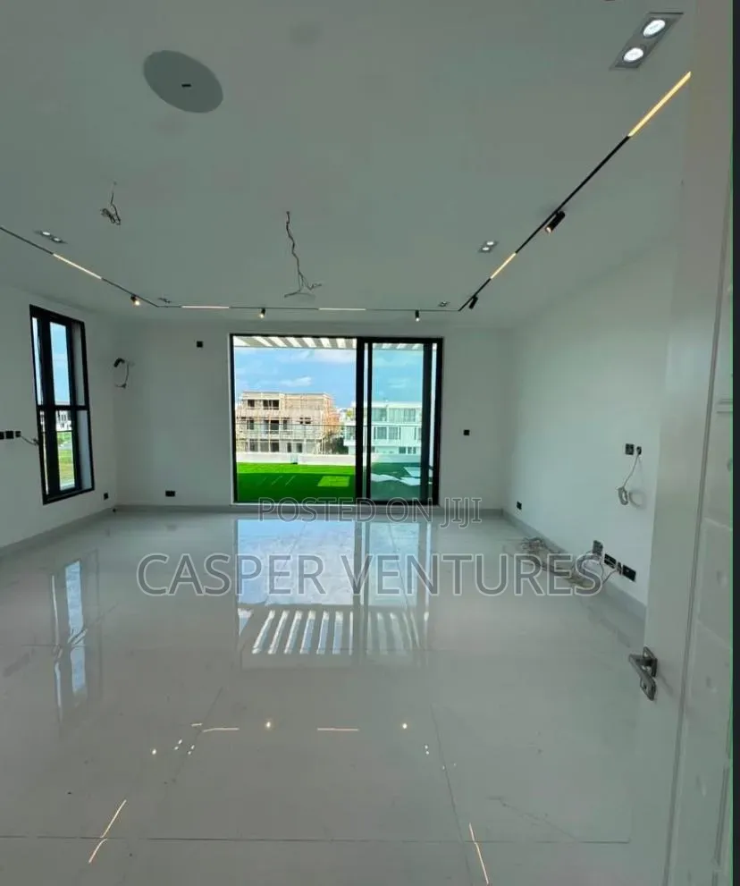 5bdrm House in Cowrie Creek, Lekki for rent