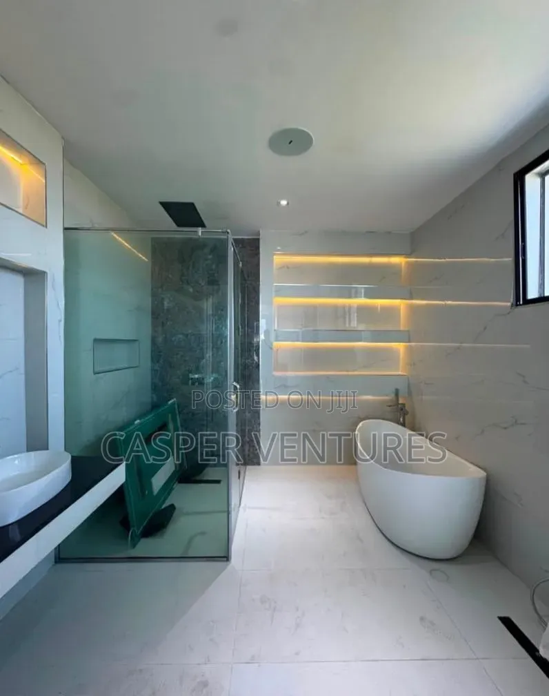 5bdrm House in Cowrie Creek, Lekki for rent