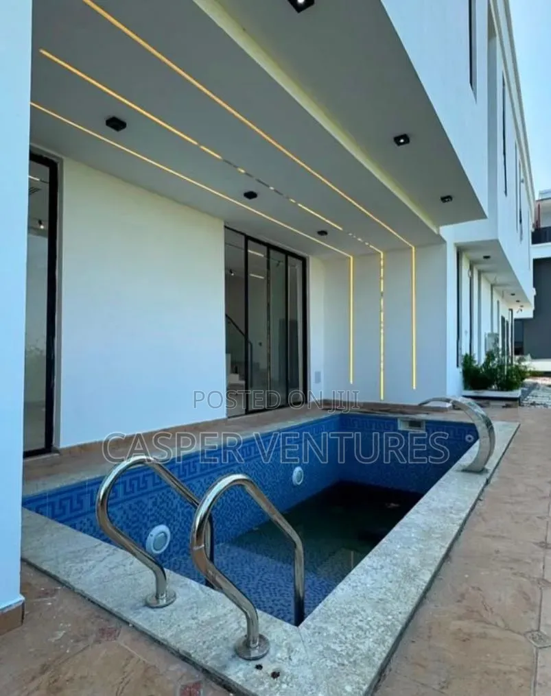 5bdrm House in Cowrie Creek, Lekki for rent