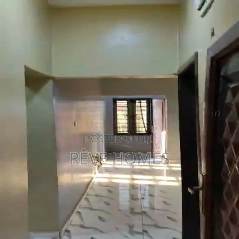 2bdrm Block of Flats in Adekunle for rent