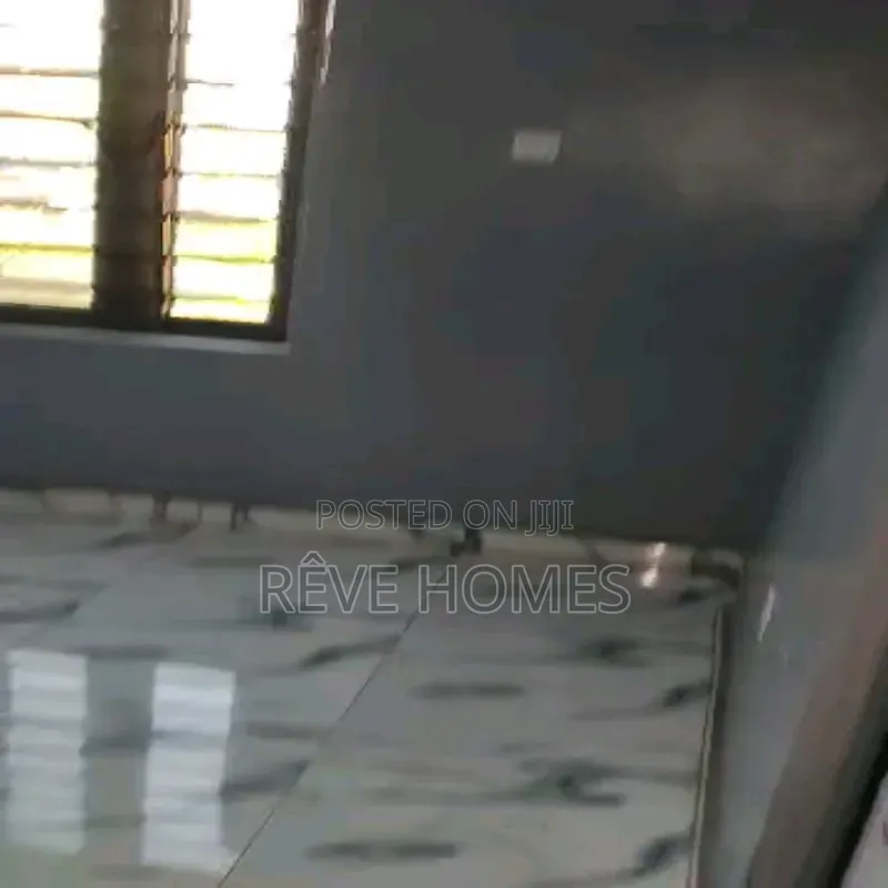 2bdrm Block of Flats in Adekunle for rent