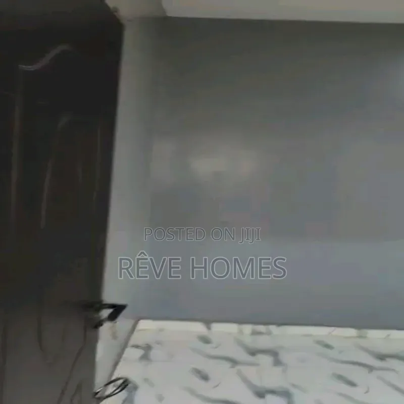 2bdrm Block of Flats in Adekunle for rent