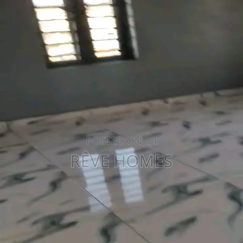 2bdrm Block of Flats in Adekunle for rent