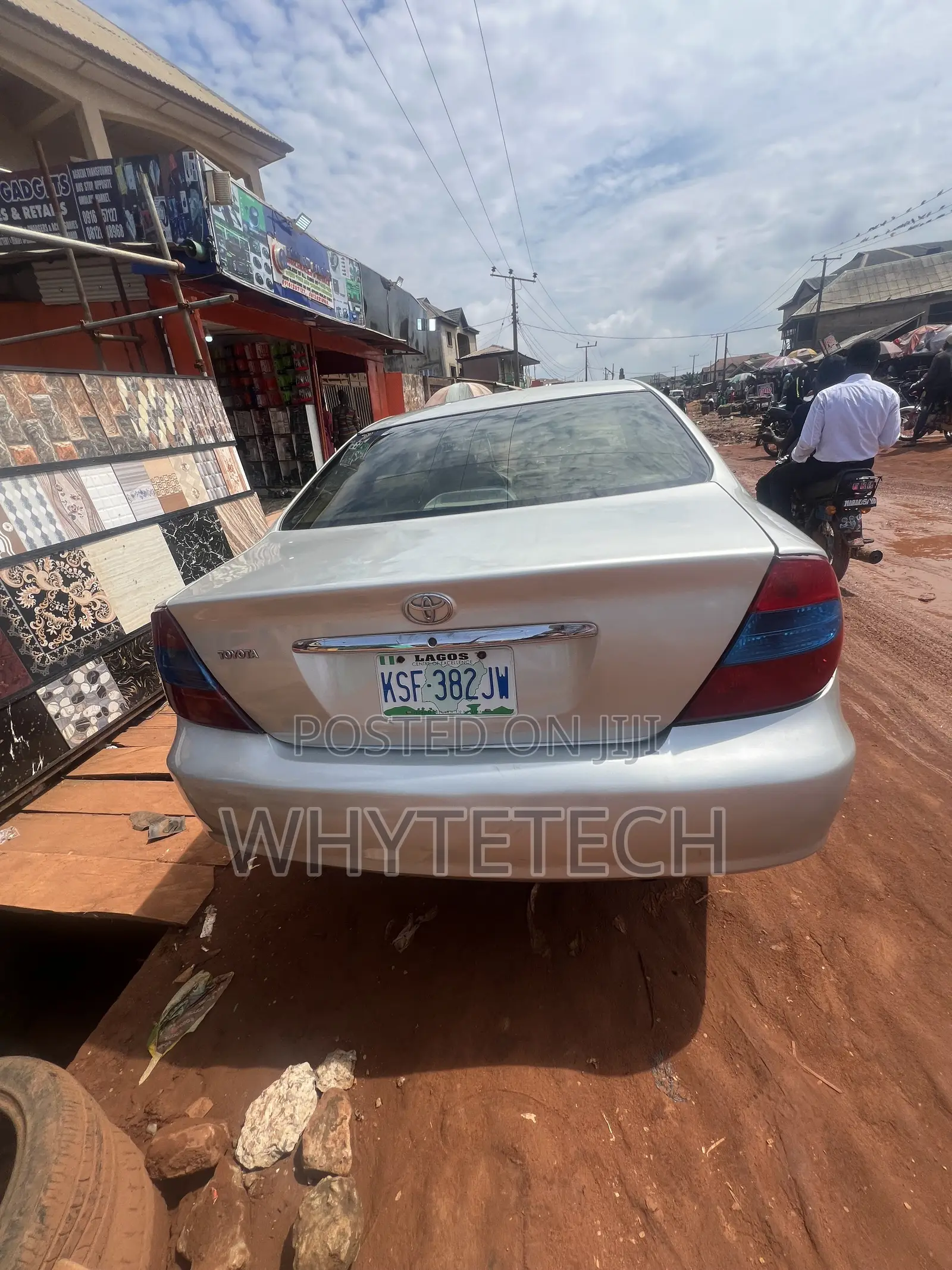 Toyota Camry XLE 4dr Sedan (2.4L 4cyl 4A) 2004 Silver