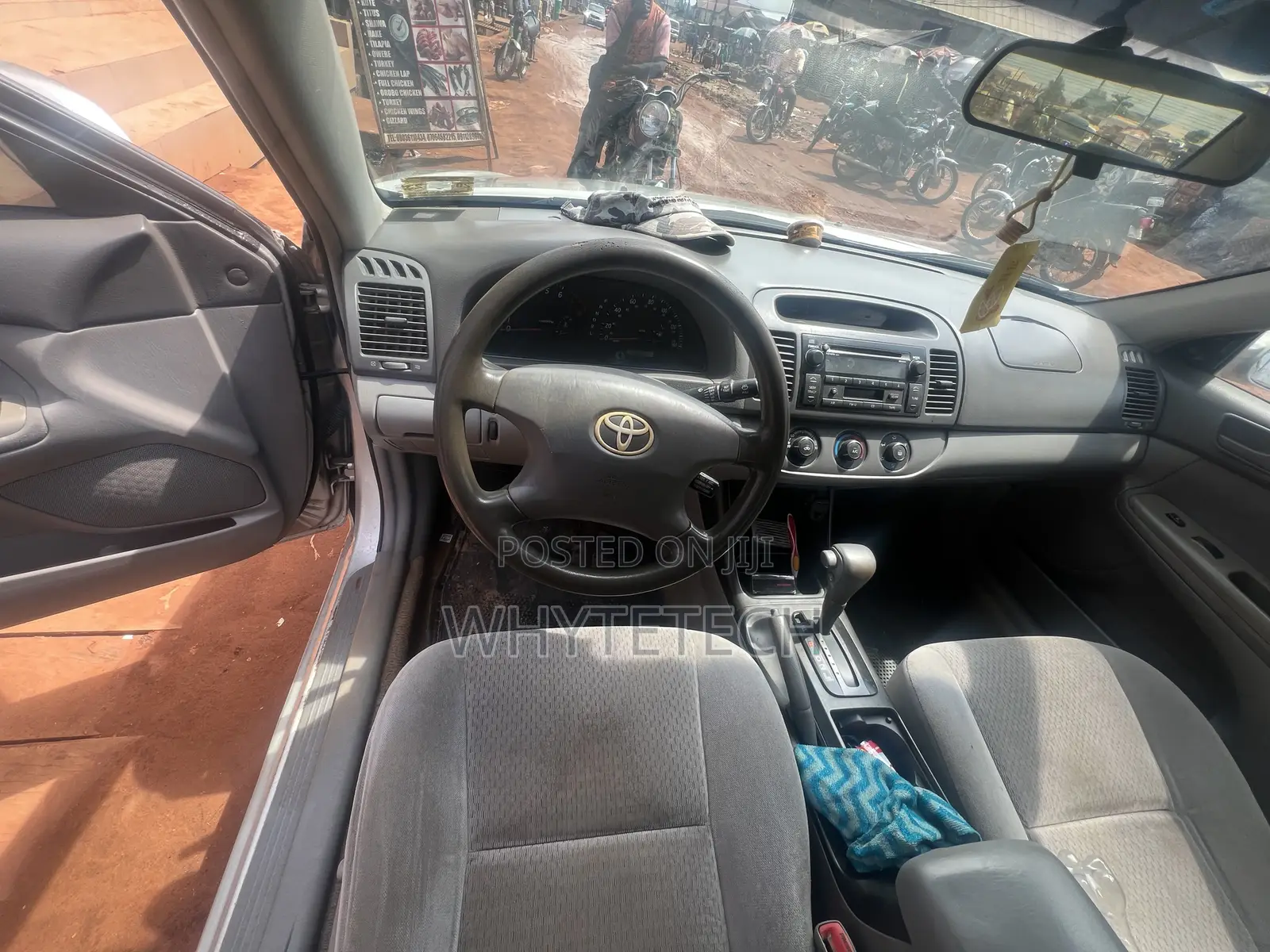 Toyota Camry XLE 4dr Sedan (2.4L 4cyl 4A) 2004 Silver