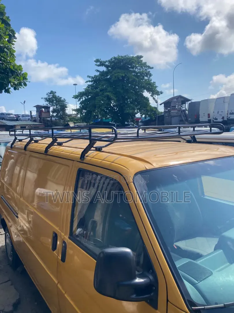 Volkswagen Transporter 2002 Yellow