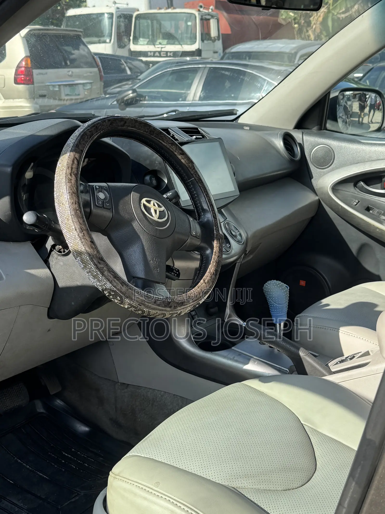 Toyota RAV4 2011 Silver