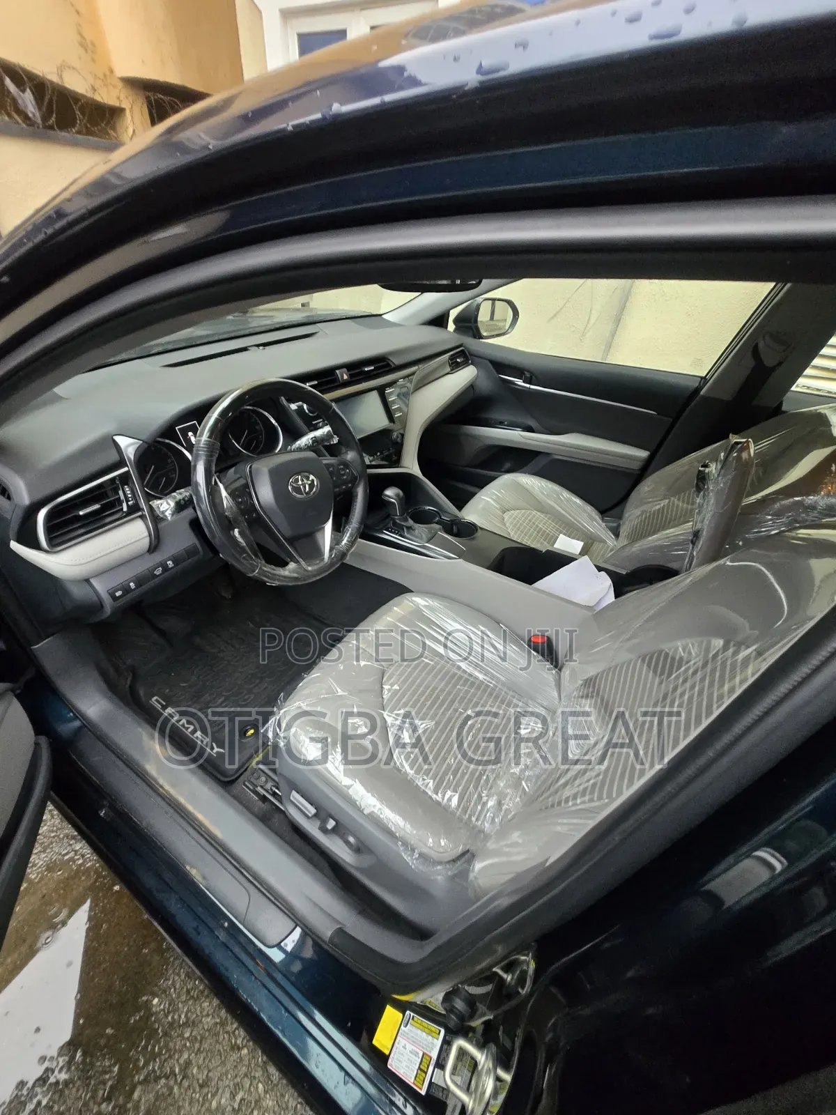 Toyota Camry SE Nightshade FWD 2020 Beige