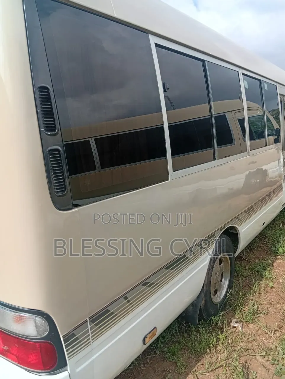Toyota Coaster 2010 Gold