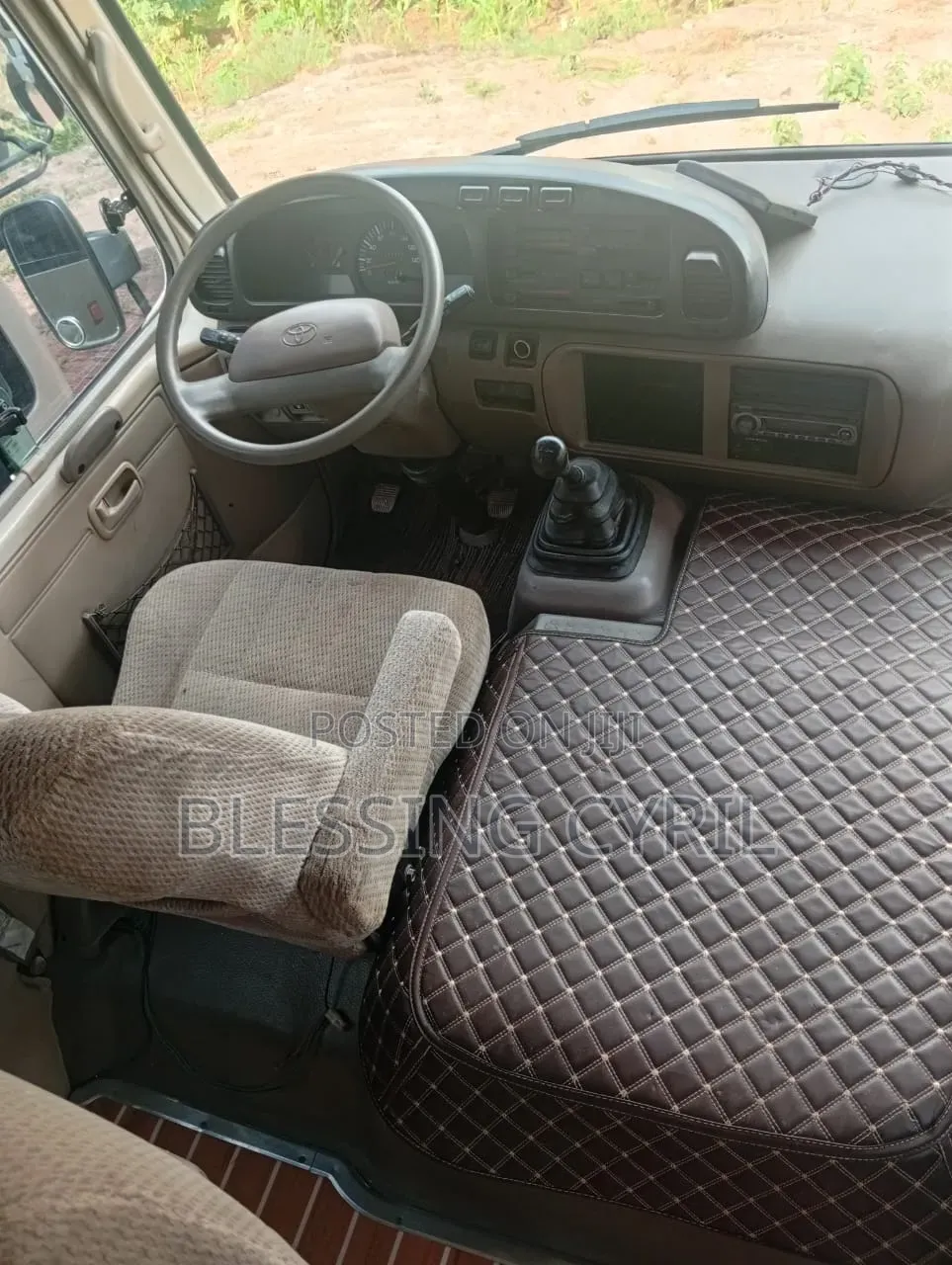 Toyota Coaster 2010 Gold