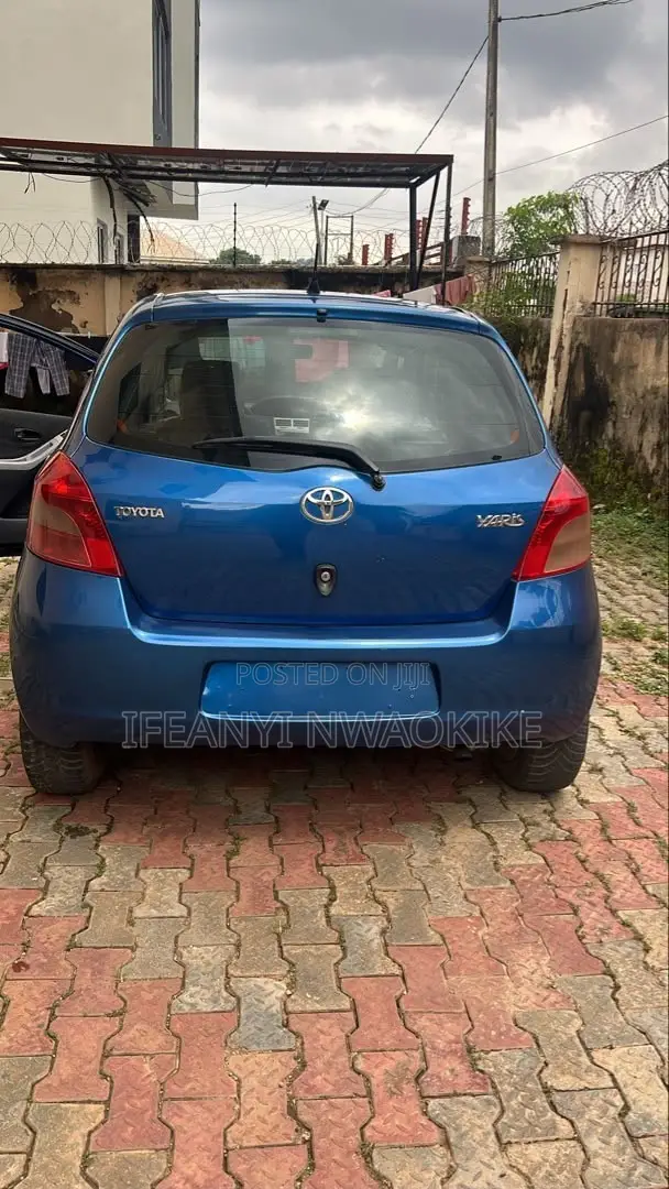 Toyota Yaris Base Hatchback 3dr 2010 Blue