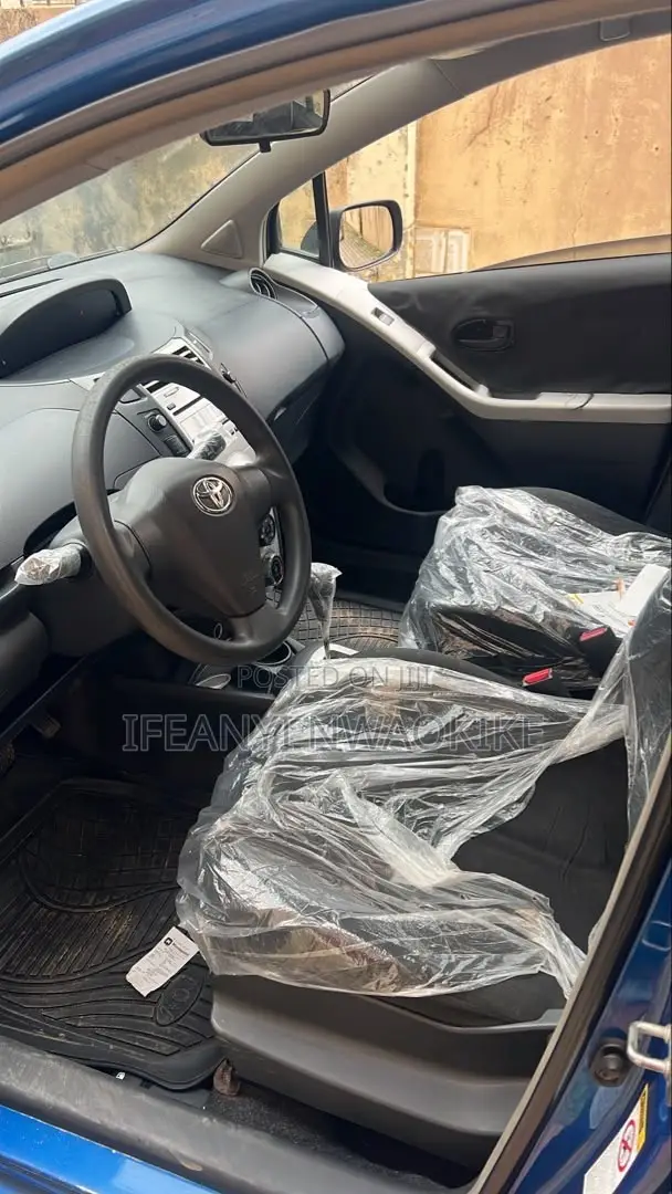 Toyota Yaris Base Hatchback 3dr 2010 Blue