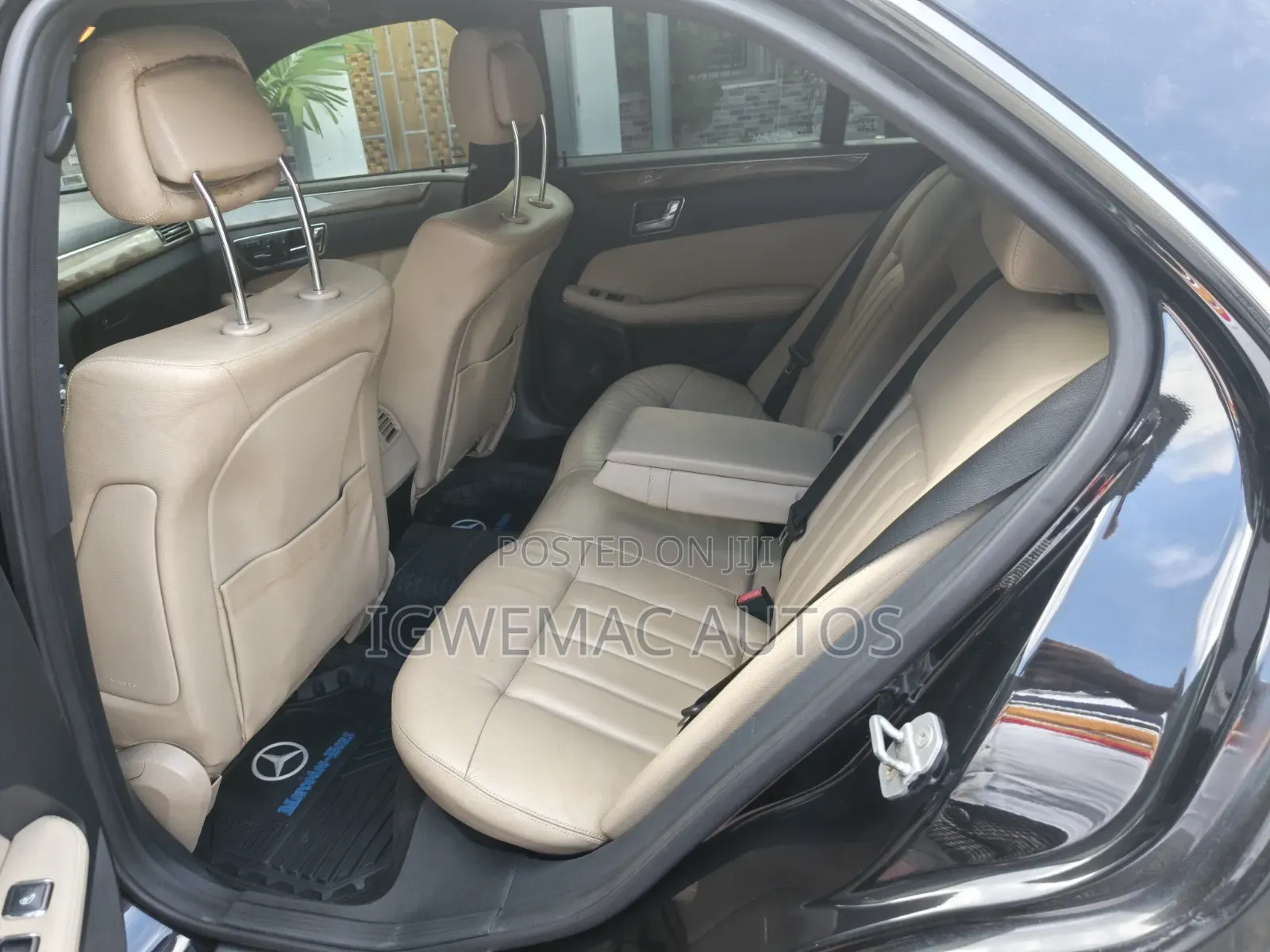 Mercedes-Benz E350 Base 4Matic Sedan AWD (3.5L 6cyl 7A) 2010 Black