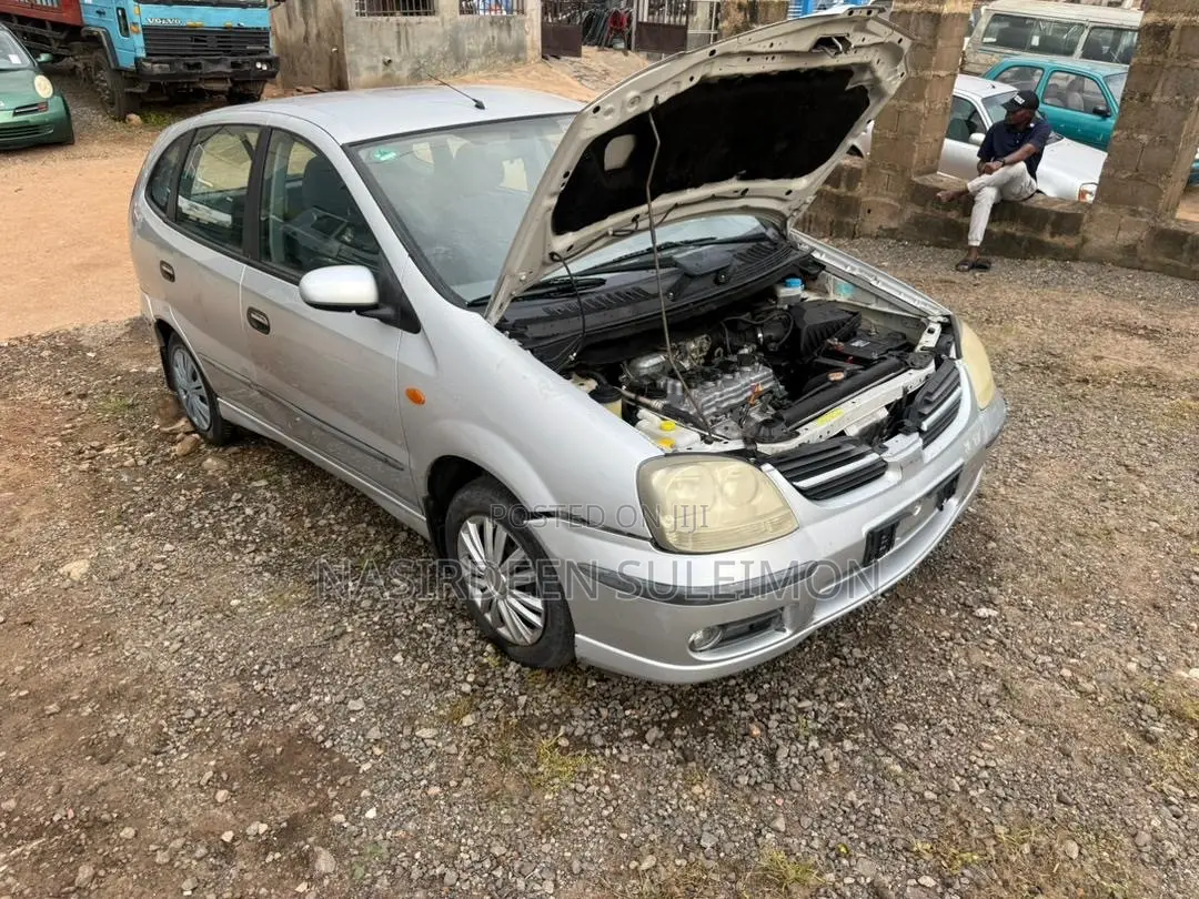 Nissan Almera Tino 2005 Silver