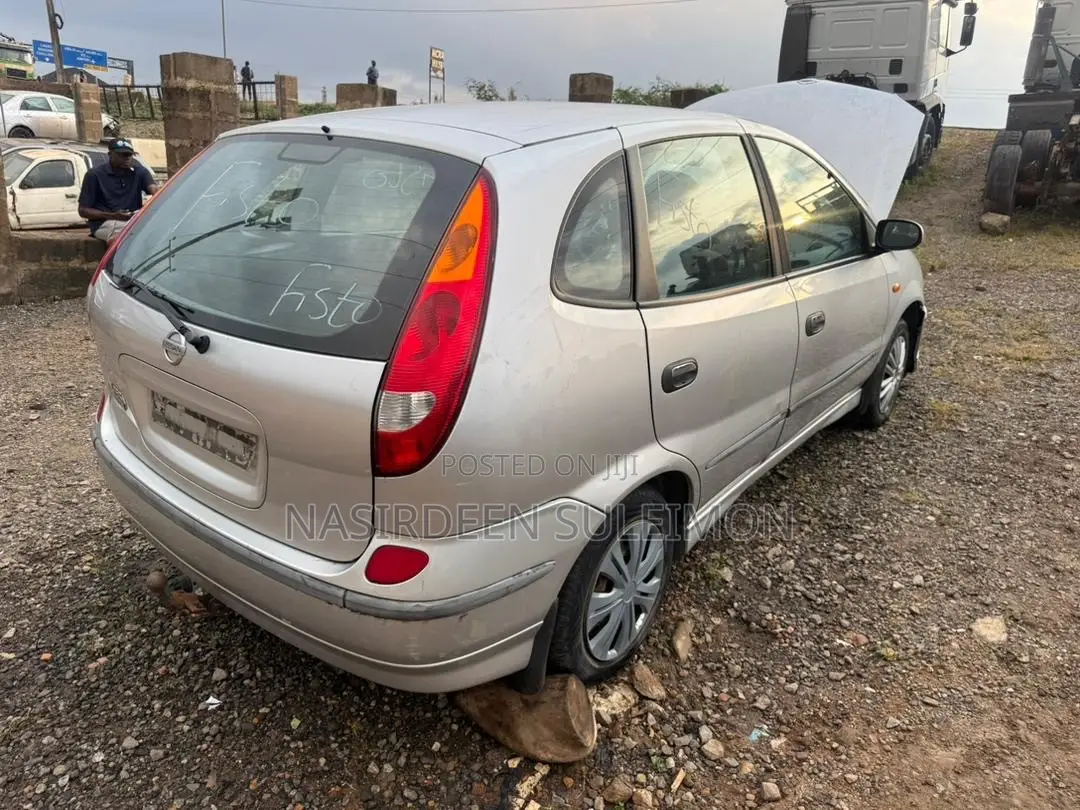 Nissan Almera Tino 2005 Silver