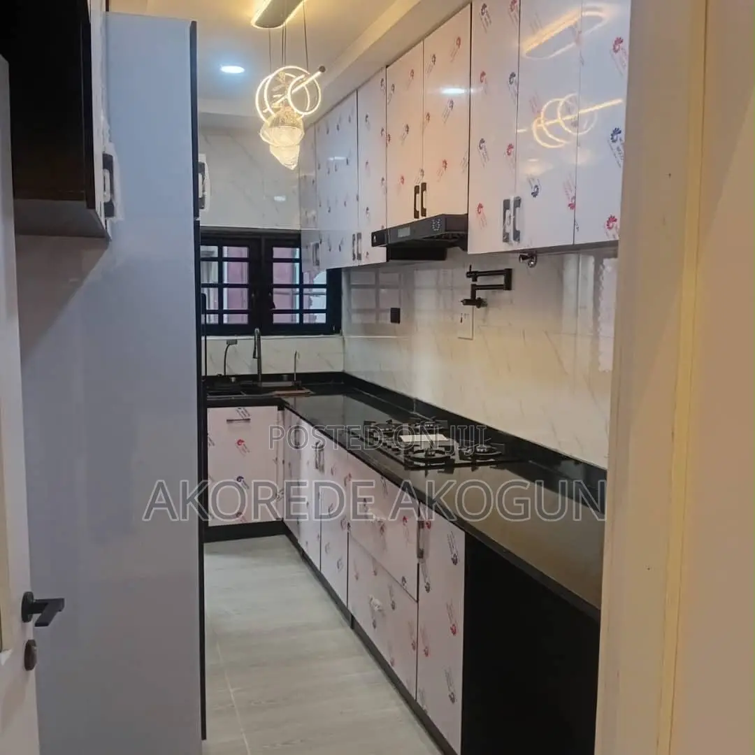 3bdrm Mansion in Gbakada, Ifako-Gbagada for sale