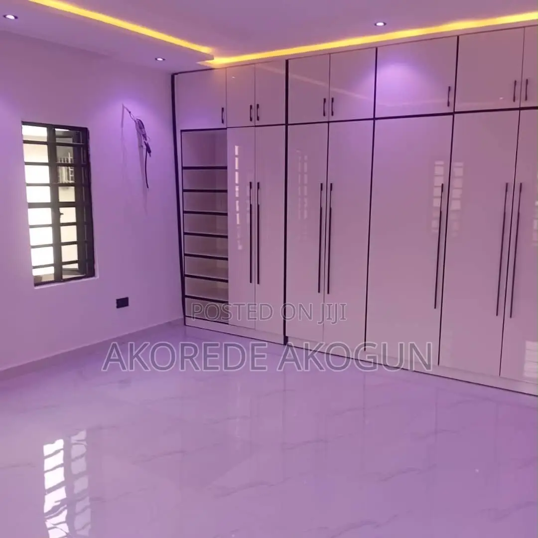 3bdrm Mansion in Gbakada, Ifako-Gbagada for sale