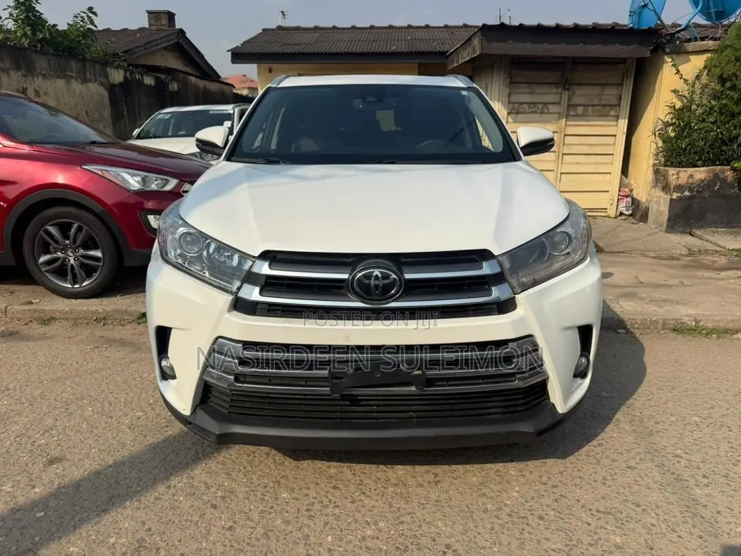 Toyota Highlander XLE 4x4 V6 (3.5L 6cyl 8A) 2017 White