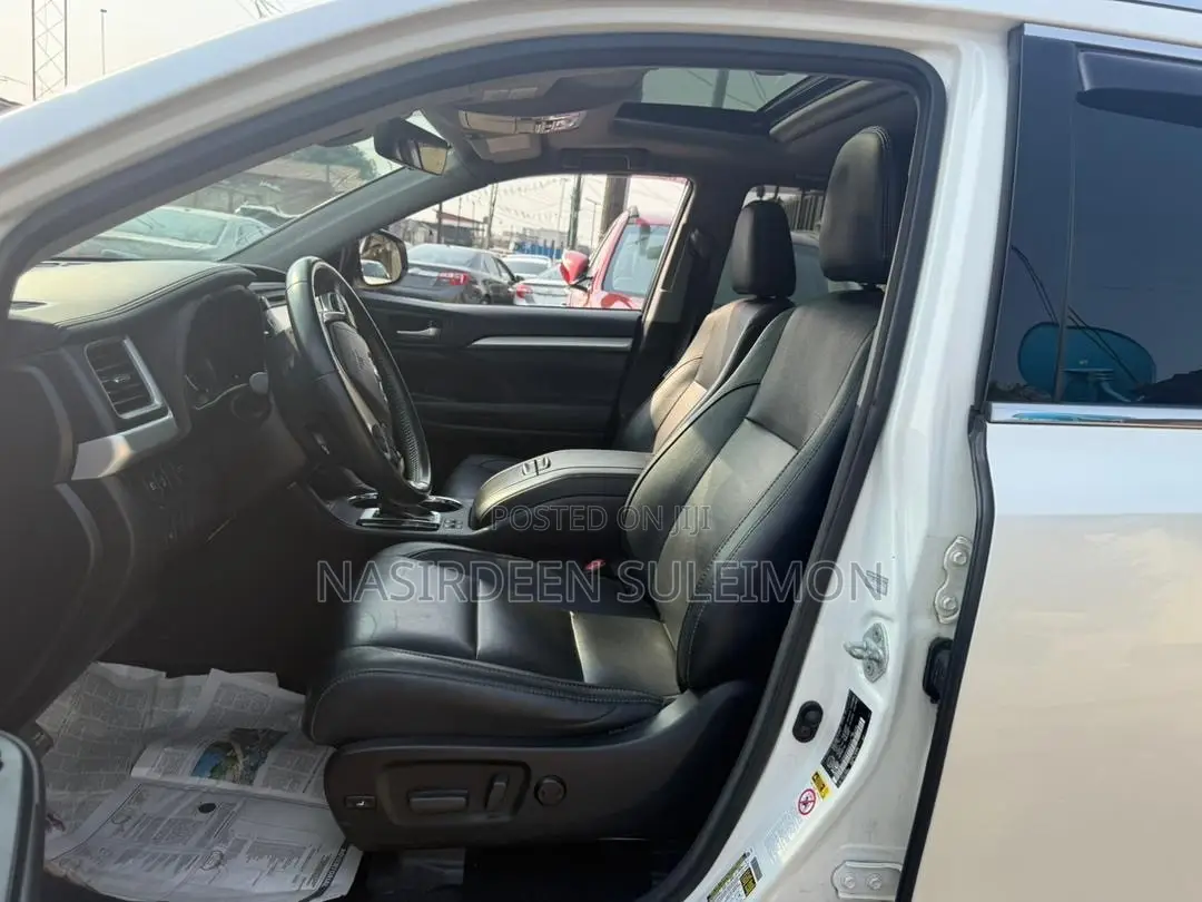 Toyota Highlander XLE 4x4 V6 (3.5L 6cyl 8A) 2017 White