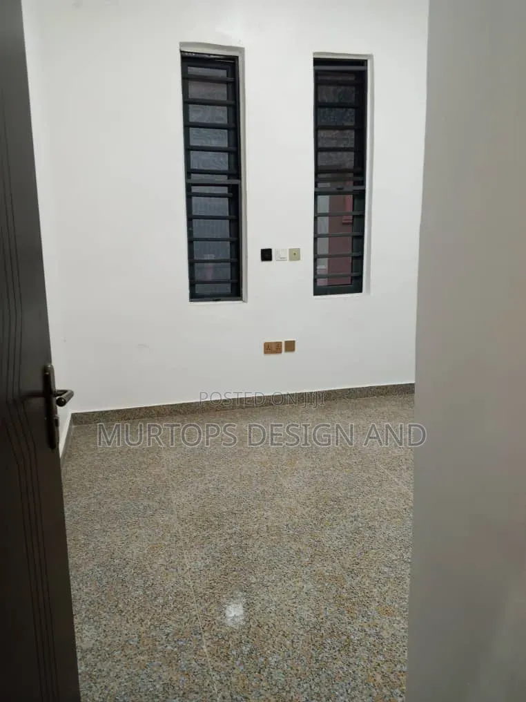 4bdrm Townhouse / Terrace in Chevron for rent