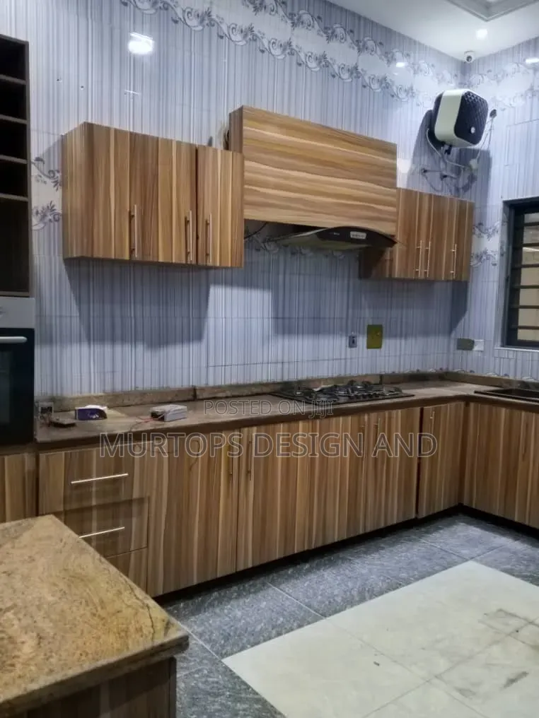 4bdrm Townhouse / Terrace in Chevron for rent